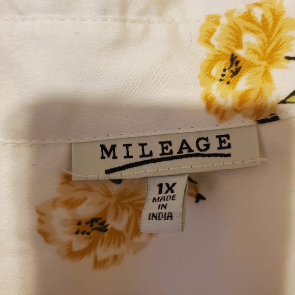 White Floral blouse 1X - Picture 2 of 3